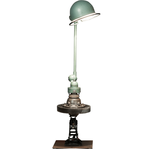 Sculpture automobile mobilier avec pièce détachée d'auto moto Lampe atelier Jielde soudée à une boite de vitesse idée cadeau pour passionné d'auto
