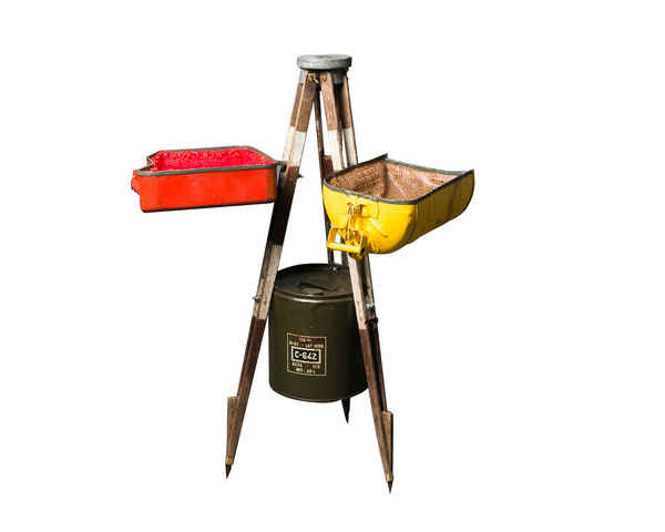 Arbre a chat original Artiste créateur d'accessoire de luxe pour animaux Arbre a chat luxe élaborés avec des pièces automobile de prestige et de moto Harley Davidson