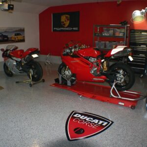 Plein d'idées cadeaux pour passionnés d'auto /moto deco Mobilier avec pièces détachées d'auto / moto Création artistique pour toutes les pièces de la maison