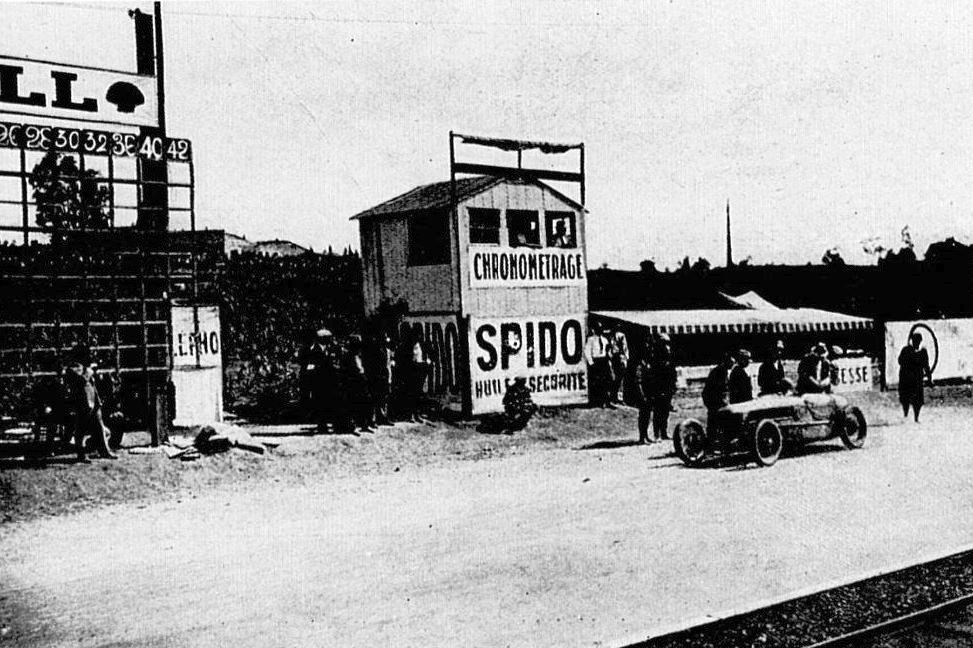 1930 Anne-Cécile_Rose-Itier,_au_Grand_Prix_de_l'Algérie
