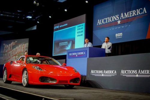 Daniela DAUDE artiste, créations de mobilier avec pièces Autos/Motos Plein d'idées cadeaux pour fans d'auto. La voiture la plus luxueuse est vendue 270000$