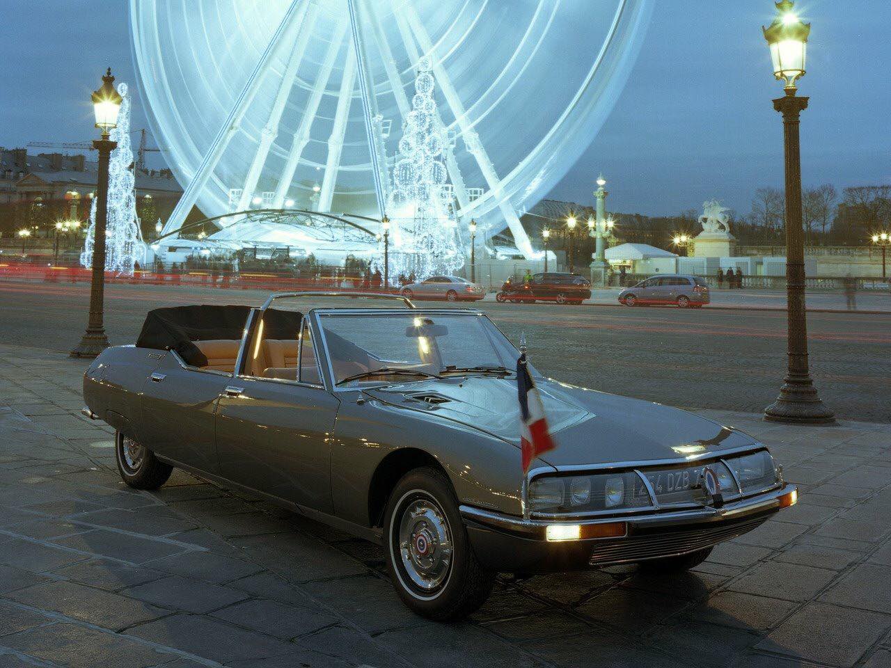 Daniela DAUDE Création de mobilier avec pièce auto Vous trouverez plein d'idées cadeaux pour fan d'auto Article sur la Citroën SM Présidentielle