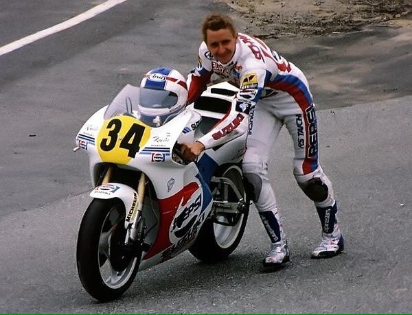 Daniela DAUDE Création de mobilier avec pièces auto moto. Plein d'idées cadeaux pour fans de motos Programme roulage moto circuit Dijon 2.3.4 septembre 2017 kevin schwantz suzuki champion du monde Daniela DAUDE Création de meuble avec pièces auto moto Plein d'idées cadeaux pour fans de moto Programme roulage moto sur circuit Dijon 2.3.4 septembre 2017