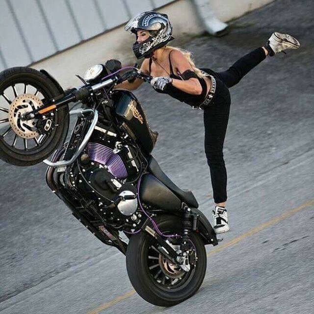 Daude Danielle artiste Création de mobilier avec pièces de moto. Plein d'idées cadeaux pour passionnés de moto Programme du roulage moto sur piste Le Mans