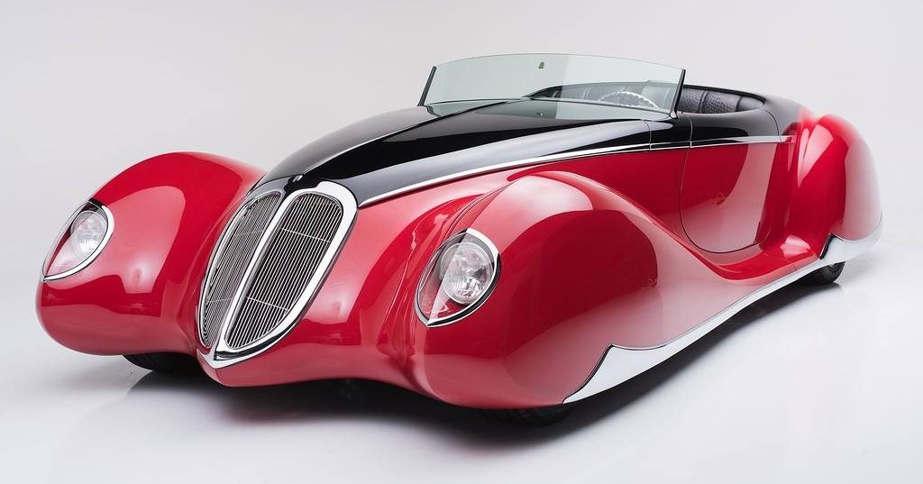 CODDINGTON V12 HEMI THE FRENCH CONNECTION 1938 Daniela DAUDE artiste Mobilier avec pièces autos motos RDV autos de prestige ST-JEAN-CAP-FERRAT collectionneurs de France et de l'étranger réunis pour un WE