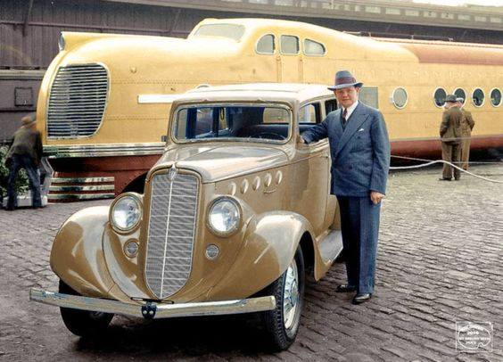 1936 Willys 77 berline et la ville de San Francisco streamliner train Agenda événements autos motos Daniela DAUDE artiste, mobilier avec pièces auto. Expo Auto-Moto Anciennes ROCHEFORT Apéritif offert Repas offert au chauffeur