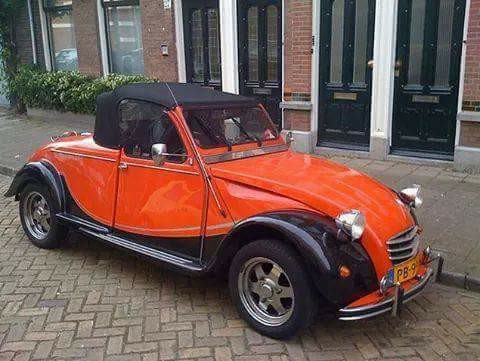 2 CV Agenda d'événements auto Daniela DAUDE artiste.Mobilier avec pièces auto/moto Baudet Rallye touristique BERTRIX Belgique ou il faudra résoudre des énigme