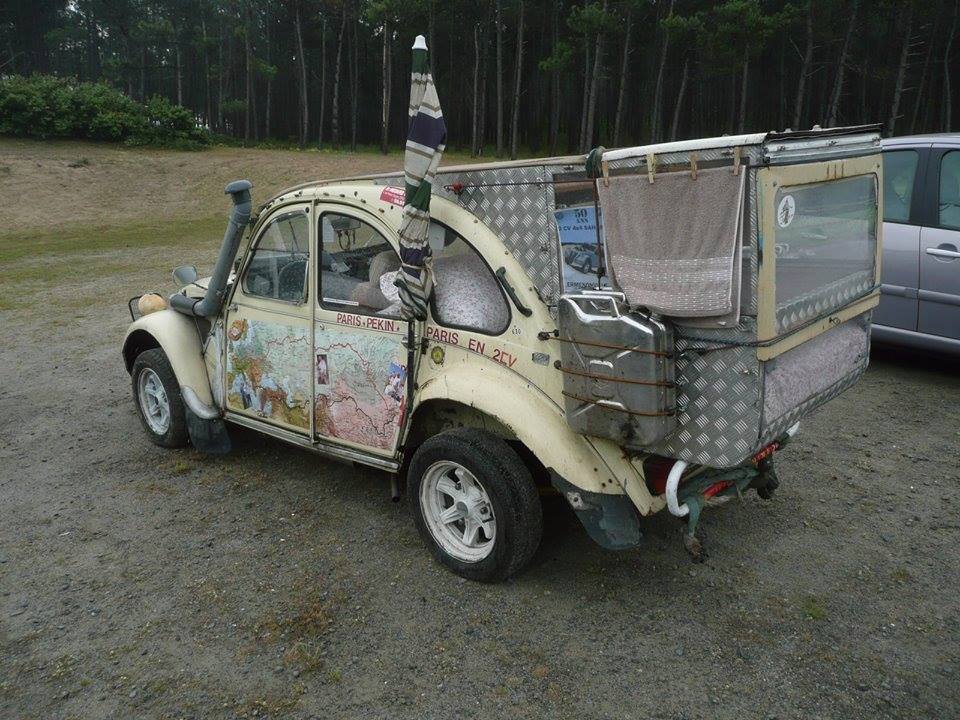 2 cv paris PEKIN Agenda d'événements auto moto de Daniela DAUDE artiste Mobilier avec pièces auto moto RDV autos anciennes MAURUPT-LE-MONTOIS L'association des Saltimbanques