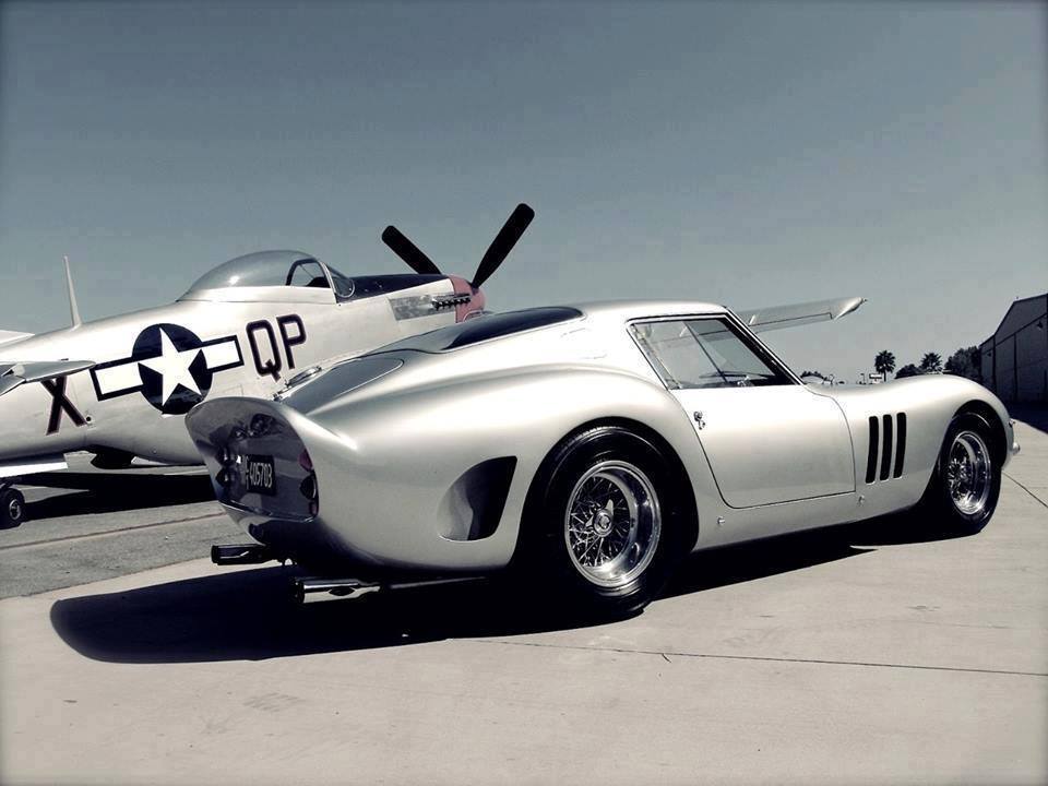 Ferrari 250 GTO Et North American P-51 d Agendas événements autos motos Daniela DAUDE artiste Mobilier avec pièces autos De La Terre au Ciel Avions Voitures anciens SAINT CHAMONID Baptêmes de l'ai