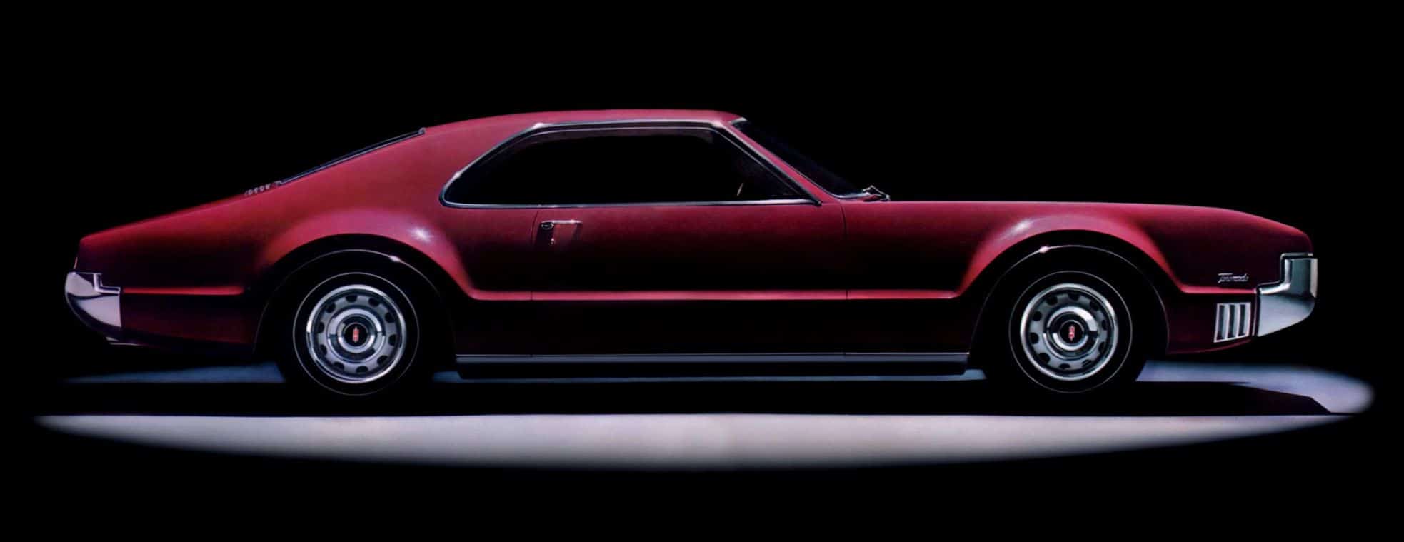 Oldsmobile Toronado Article rédigé par Daniela DAUDE artiste Mobilier avec pièces auto moto 1966 La Toronado était à sa sortie la traction avant la plus puissante du monde...