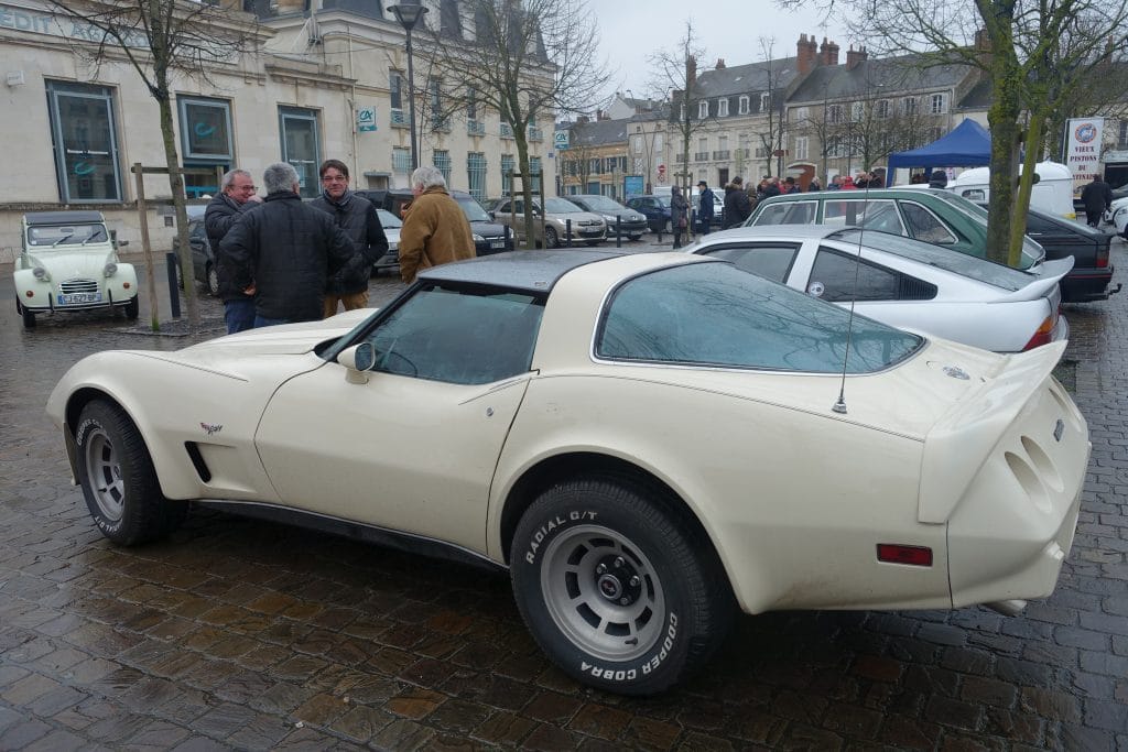 Mensuel auto PITHIVIERS Véhicules anciens,exception,tracteur,2 roues,camion,militaire Agenda événements autos motos de Daniela DAUDE artiste ART automobile