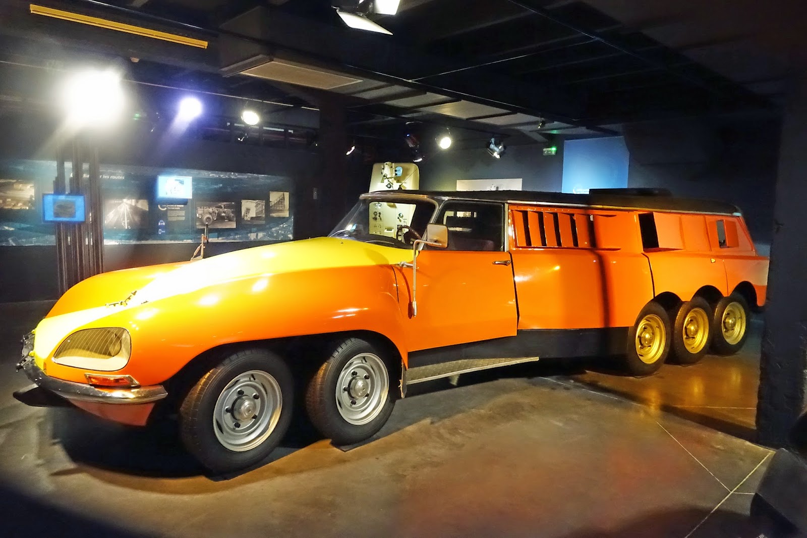 Article rédigé par Daniela DAUDE artiste Mobilier avec pièces auto moto Découvrez la fabuleuse histoire de la Citroën DS Mille-Pattes Michelin avec deux V8