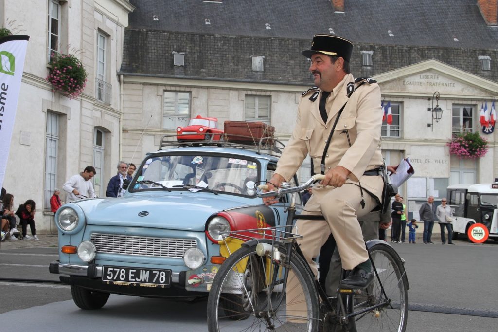 Festival voitures anciennes DOURDAN (91) 1e dimanche du mois d'octobre
