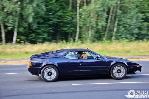 BMW M1 Procar Article rédigé par Daniela DAUDE artiste sur l'univers auto BMW M1 Beau palmarès dans les courses Lauda Laffite...Mais trop cher prix idem à une Lamborghini 
