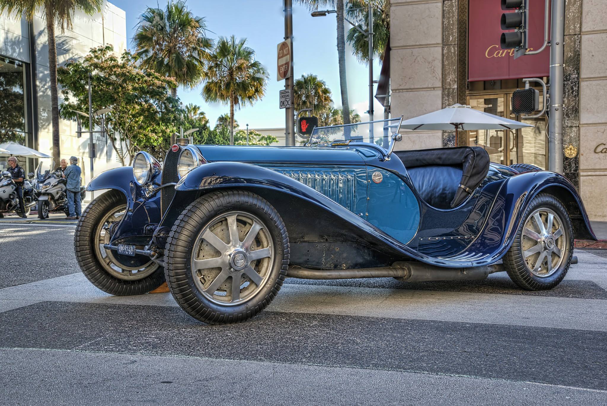 Bugatti Type 55 1932 Rallye d'automne Chevreuse RDV parking de la mairie Agenda événements autos motos de Daniela DAUDE artiste autour de l'univers de l'automobile