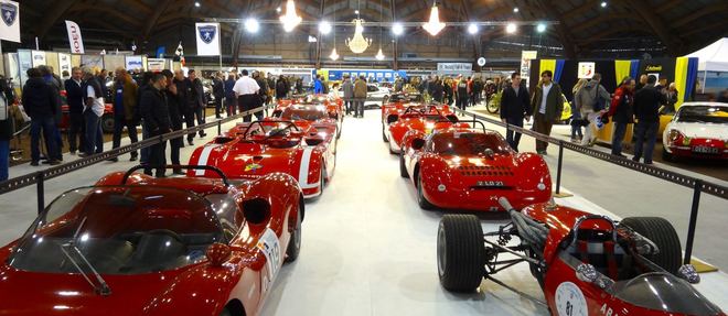 Avignon Motor Festival épopée de 3 jours à ne pas manquer avec son immense bourse Agenda événements auto moto de Daniela DAUDE Artiste mobilier avec pièces détachées de voitures et motos