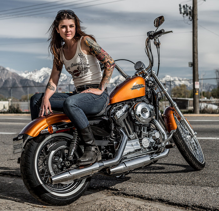 harley davidson bikeuse Les années 50 défilé autos motos anciennes WISSOUS 1e samedi octobre soirée avec orchestre Agenda événements auto moto de Daniela DAUDE artiste univers Auto