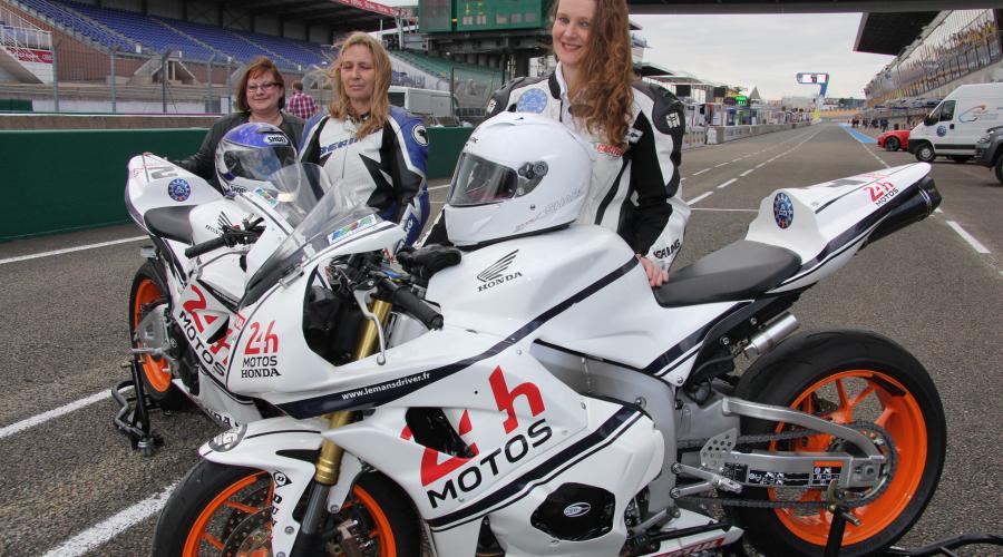 Détail et réservations pour les 24 Heures Motos Circuit Bugatti LE MANS, même les femmes participent, bravo Mesdames |Agenda événements auto moto de Daniela DAUDE artiste mobilier avec pièces autos Motos