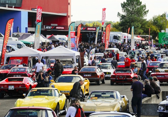 Salon Automédon LE BOURGET pour fans d'autos/motos anciennes Agenda événements autos motos France/Europe de Daniela DAUDE artiste mobilier avec pièces aut