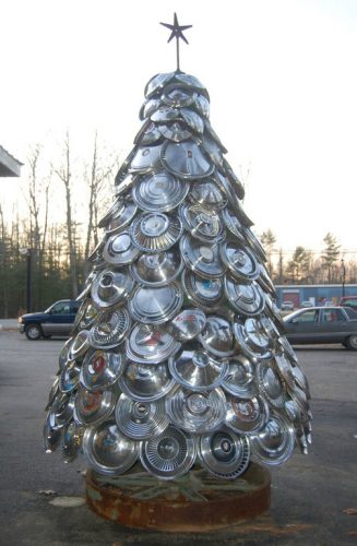 Idées de sapin de Noël pour passionnés d’auto moto Toutes pièces détachées peuvent être détournées à condition d’arriver à leur donner la forme d’un sapin