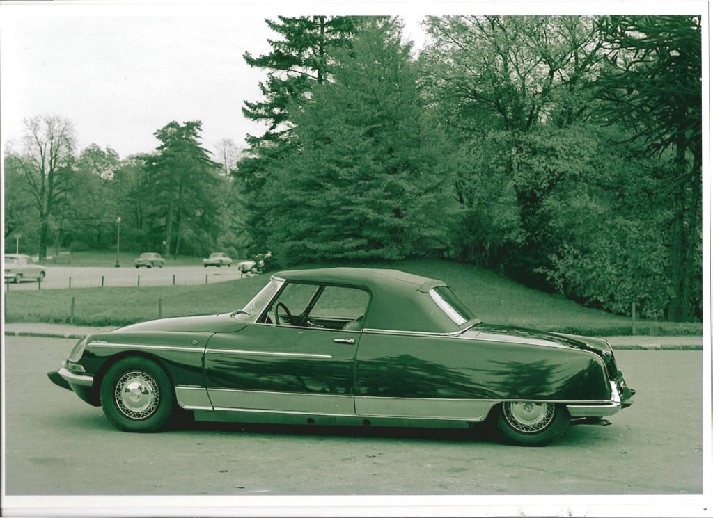 1968 Citroen Ds21 Cabriolet. Rassemblement mensuel auto LUCON 85 Dernier dimanche parking Supe U |Agenda auto moto en France Europe de Daniela DAUDE artiste Mobilier avec pièces autos moto