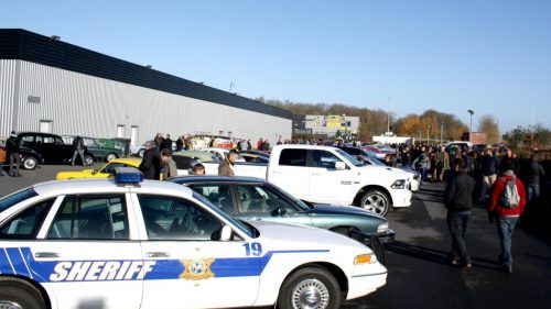 assemblement mensuel Sunday Drivers SECLIN 59 le RDV à ne pas manquer le 4e dimanche | Agenda auto moto Daniela DAUDE artiste création de mobilier avec pièces auto moto Idées cadeaux pour fans d'auto
