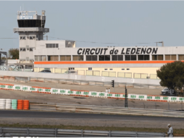 Pour Piloter sa voiture sur Circuit Lédenon (83) : Voici les infos : Coordonnées du circuit, détail du tracé, vue aérienne, calendrier et inscription des prochaines sorties.