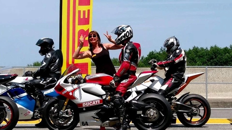 Détail et inscription : Pirelli Days Circuit Nogaro Agenda d’événements auto moto de Daniela DAUDE Artiste Création de mobilier avec pièces auto moto