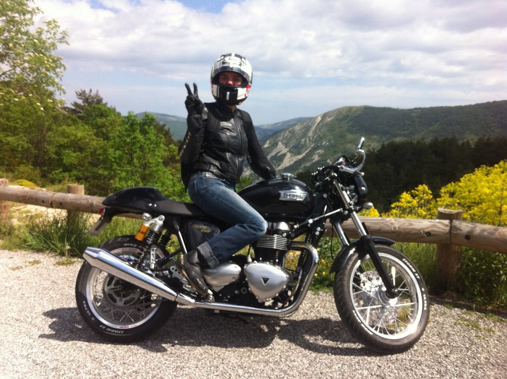 Triumph Adventure Ride CLAMART 1er samedi de mars ride de 150 km réservé aux possesseurs de Triumph Tiger - Agenda auto moto de Daniela DAUDE artiste mobilier avec pièces auto moto