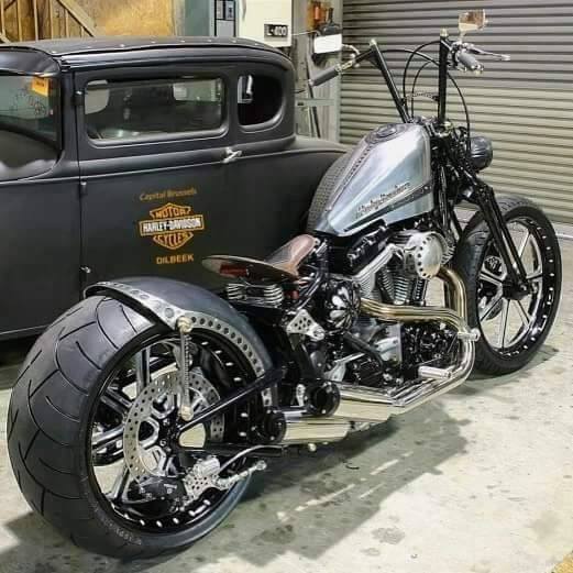 Ne manquez pas un rendez-vous incontournable pour les amateurs de Harley, le 3ème dimanche de septembre, Le Festival Harley et Custom EVREUX - Agenda auto moto de Daniela DAUDE artiste mobilier avec pièces auto moto