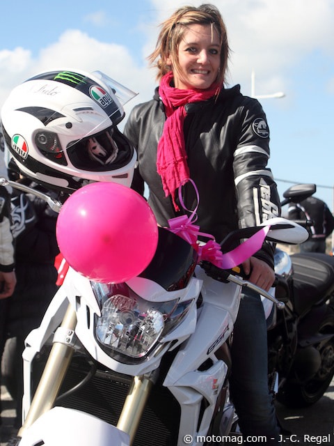 Toutes en moto organise le jour de la journée internationale des droits des femmes, des défilés de motardes Alès Bordeaux Laval Lyon Marseille Morlaix Nice Paris Strasbourg,Vichy, 11 mars 2018 - Agenda moto de Daniela DAUDE artiste auto moto
