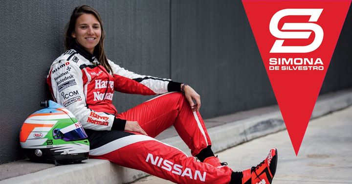 Simona de Silvestro, 1ère pilote automobile féminine européenne à temps plein, à manœuvrer en Supercars