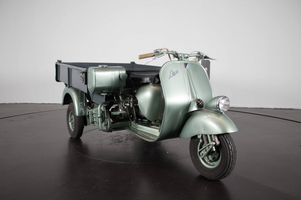 Tricycle Wheeler Vespa 1954 Salon de la moto ancienne ARTHAZ PONT-NOTRE-DAME