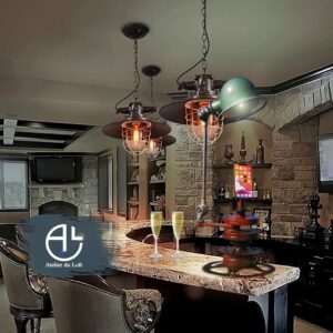 Deco garage maison. Atelier du Loft, mobilier et luminaire avec pièces détachées d'auto et moto Deco garage maison. Atelier du Loft, mobilier et luminaire avec pièces détachées d'auto et moto