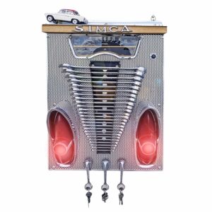 Luminaire Simca deco garage pour fans de mécanique Daniela DAUDE artiste plasticienne Mobilier avec pièces auto moto